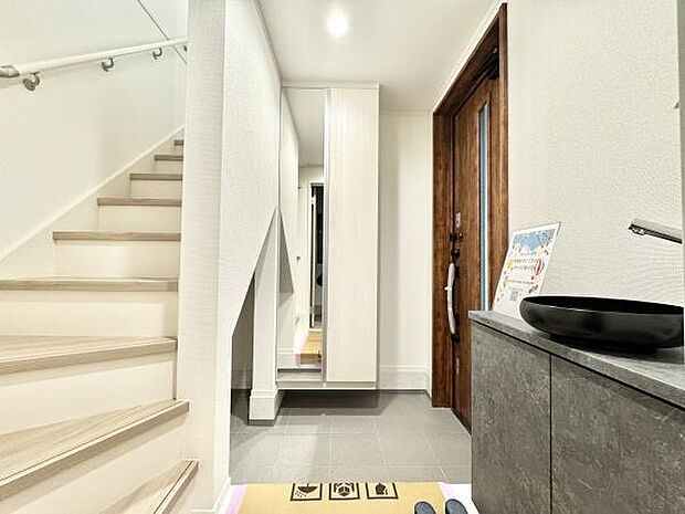 玄関にはシューズインクロークを完備!大容量の収納スペースがいっぱいです!