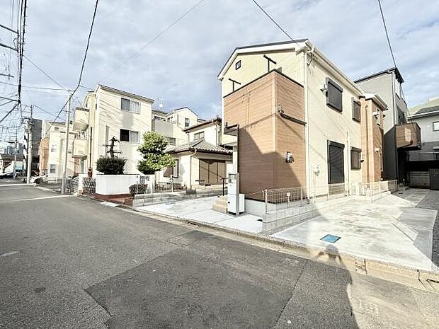 落ち着いた住宅街！すっきりとした西側幅員4.9ｍ公道！車通りも少なく駐車しやすいです！駅から徒歩9分と近く、通勤・通学・お出かけも快適です！