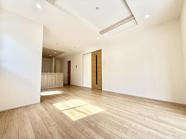 18帖の広々LDKは家族全員がゆったりとくつろげる空間です。リビングとダイニングを自由に使い分けられるため、様々なライフスタイルに対応します!