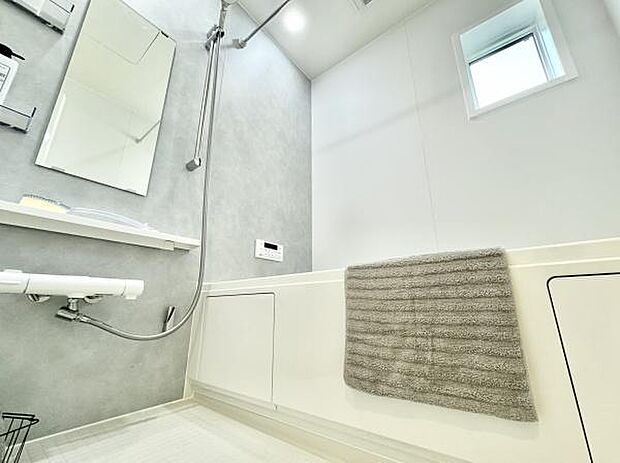 ゆったりとした広さのお風呂スペース!心と身体をリフレッシュさせる癒しの空間でもあるバスルーム！浴室暖房乾燥機付きです！