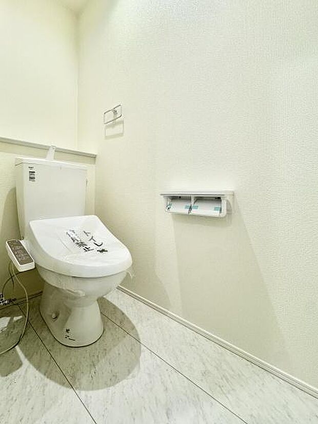 トイレは1階と2階にあります！いつでも快適に使える温水洗浄便座を設置！