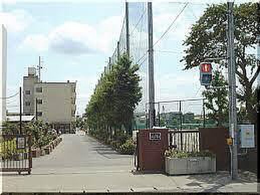 さいたま市立日進中学校まで650m