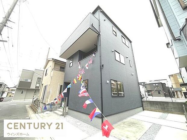 前面道路は西側4m公道。車通りも少なく駐車しやすいです。