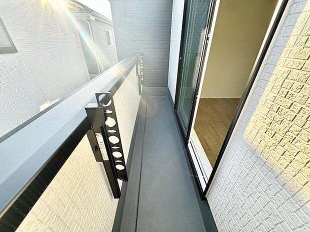 日当たりの良い南向きのバルコニーが設置されています！
