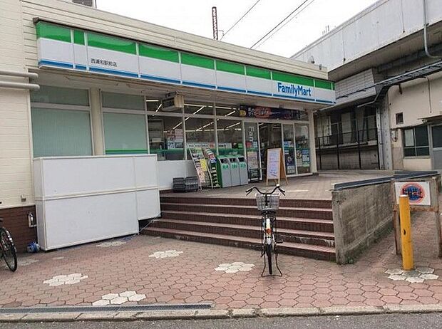 ファミリーマート西浦和駅前店まで308m