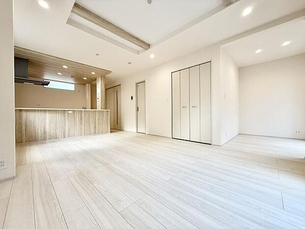 広々LDKは家族全員がゆったりとくつろげる空間です。リビングとダイニングを自由に使い分けられるため、様々なライフスタイルに対応します!