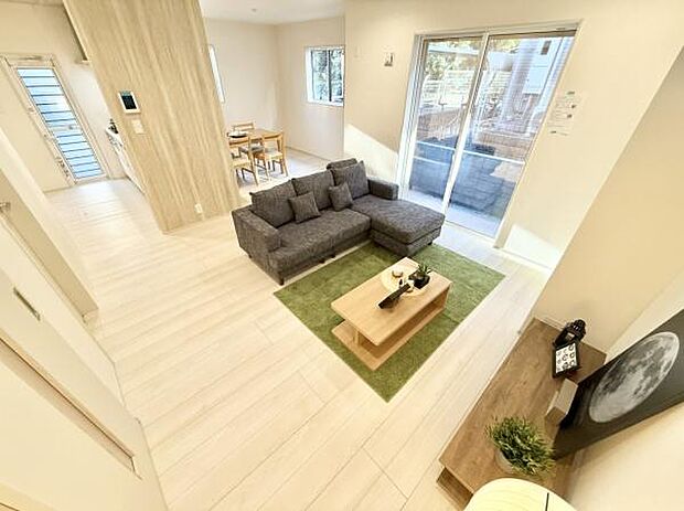 広々LDKは家族全員がゆったりとくつろげる空間です。リビングとダイニングを自由に使い分けられるため、様々なライフスタイルに対応します!