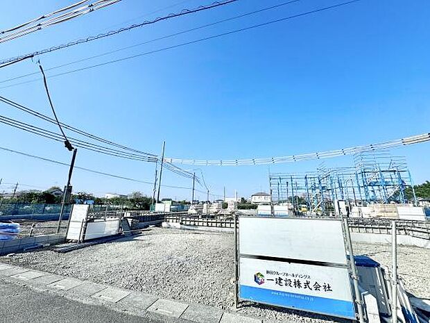 カースペース3台駐車可能で、お出かけや通勤時にも安心です！