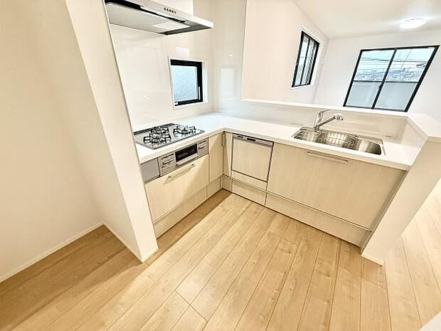 作業スペースが広く、複数人でお料理が楽しめるL型キッチン!