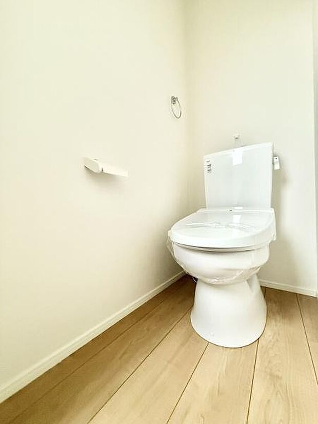 トイレは2・3階に設置され、シャワートイレが内蔵されているので使用後はスッキリ爽快!