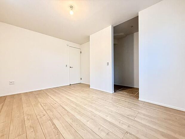 納戸にはウォークインクローゼットが設置されています!主寝室にも使用可能な9.3帖の広さ!