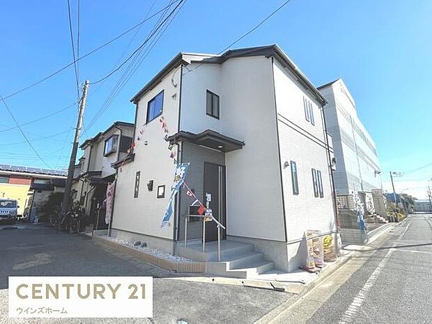 前面道路は幅員約4m×8m道路。風通しの良い角地!静かで落ち着いた住宅街です!