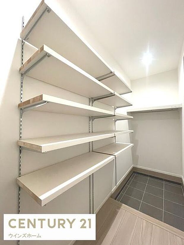 玄関にはシューズインクロークを完備！大容量の収納スペースがいっぱいです！