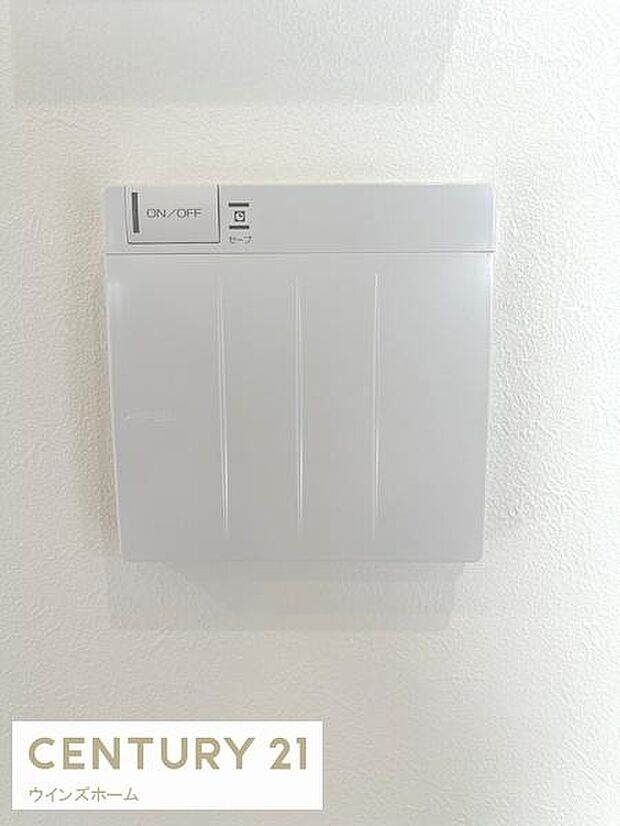 リビングには床暖房が設置されています！温風も出ないので肌や空気が乾燥しにくく素早く温まります。