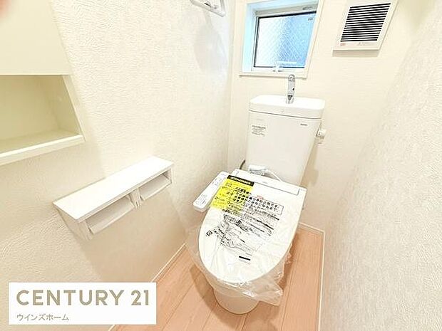 トイレは1・2階に設置され、シャワートイレが内蔵されているので使用後はスッキリ爽快！