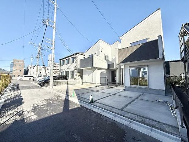 前面道路は西側幅員4ｍ。小中学校が近くお子様の通学も安心です。