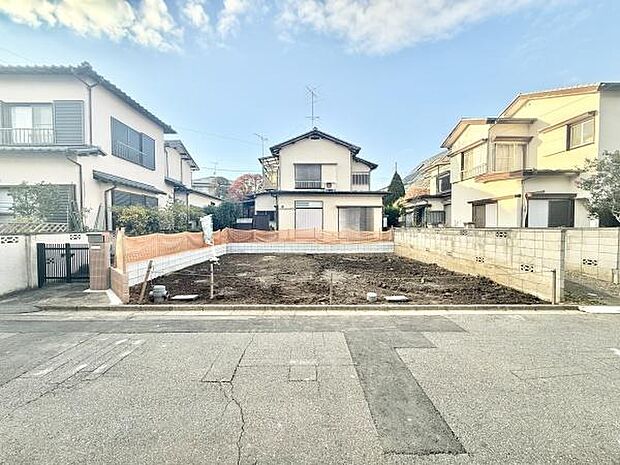 前面道路は南東側幅員4m!小学校・スーパー・ドラッグストアが10分圏内に揃う暮らしやすい環境です!