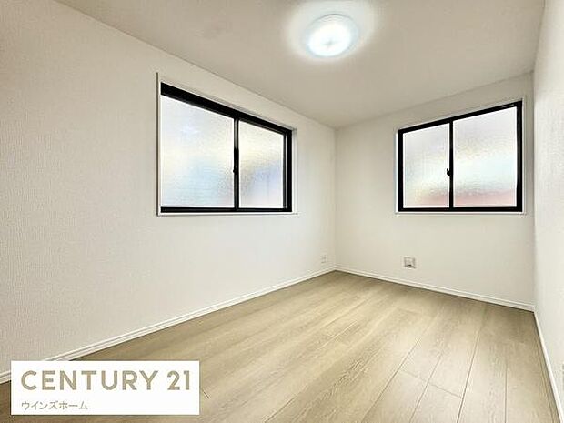 2面採光の明るい洋室。寝室にも子供部屋にもぴったりです！