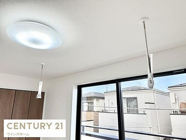 室内での物干利用可能（ホスクリーン）！雨の日でも楽々です！