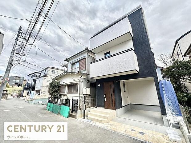 前面道路は北西側4ｍ。車通りの少ない閑静な住宅地。小中学校も近く、お子様の通学も安心です！