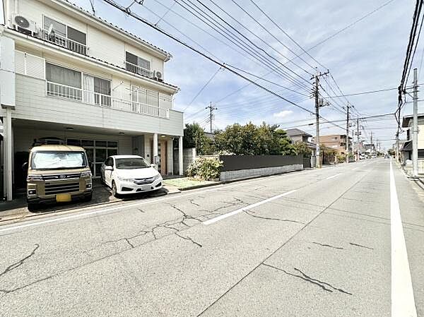 前面道路は南側幅員8ｍ。陽当たり良好！