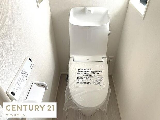 トイレは1・2階に設置され、シャワートイレが内蔵されているので使用後はスッキリ爽快！