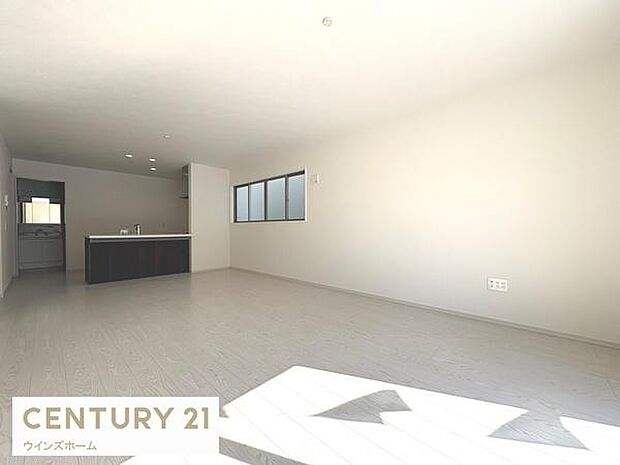 LDKは19.5帖と広々！コミュニケーションが取りやすい空間設計！お食事を取るダイニングスペース、くつろげるリビングスペースの両方しっかり確保されています。