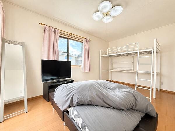 2面採光でたっぷり広々としていて明るいお部屋です！7.5帖の広さです！