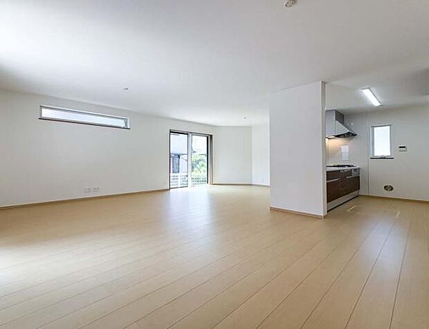 リビングで子供が走ってる姿を見ながら、大きなソファやダイニングテーブルでゆったり食事をしたりくつろぎたい。そんな夢が叶えられる空間です！