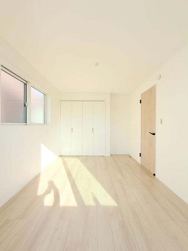 日当たり良し、収納良しのお部屋です。気持ち良く過ごせそうです。