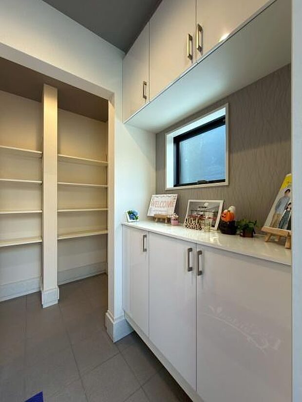 シューズクローク×シューズボックスです。玄関です。