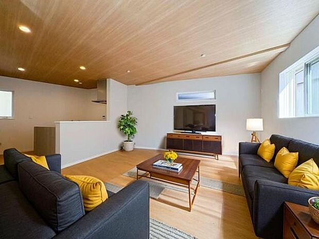 子供の笑い声やママとパパの楽しい会話、料理をする音や、テレビの音など当たり前の生活が送ることができる幸せ。そんな幸せをこの家で作り上げてみてはいかがですか。※家具はCGです。