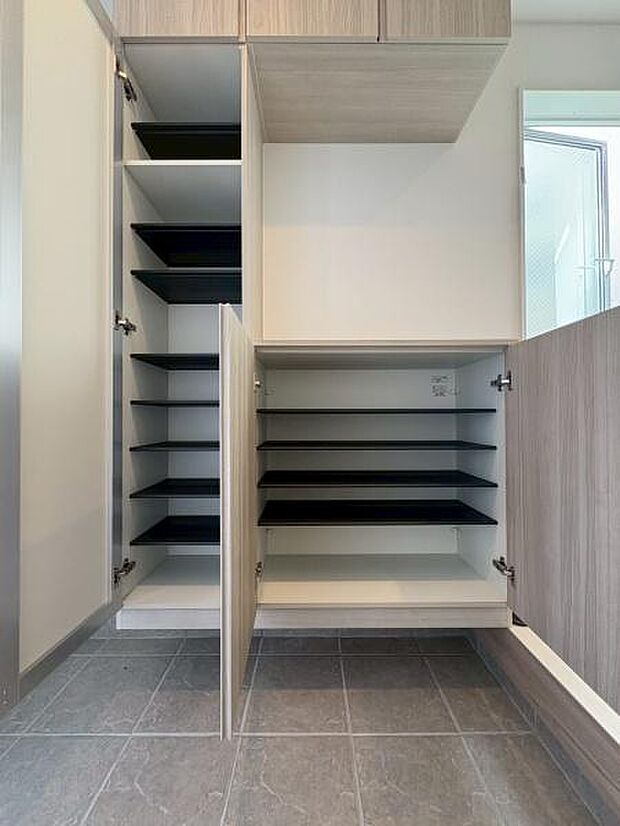 玄関のシューズクロークです。大容量です。