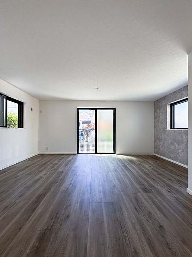 忙しい朝でも、しっかり家族が揃って食事を出来る、ゆとりある大きさのダイニングスペース。ママが作る手料理をテーブルで囲む素敵な時間を存分に愉しんでください。※家具はCGです。