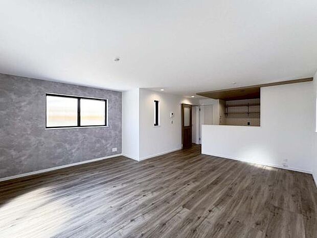 リビングで子供が走ってる姿を見ながら、大きなソファやダイニングテーブルでゆったり食事をしたりくつろぎたい。そんな夢が叶えられる空間です！