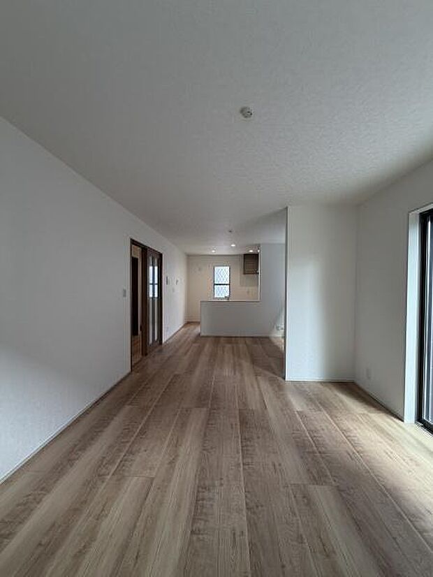 上質な暮らしを感じさせてくれます。毎日の暮らしの中で表情を変える場所ですが、いつもあたたかく家族を包み込んでくれる場所になるはずです。