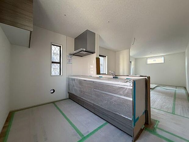 使いやすいキッチンです。リビングをひと通り見渡せます。