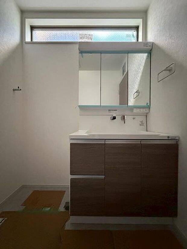 シンプルに使いやすさが考えられた洗面台ですね。