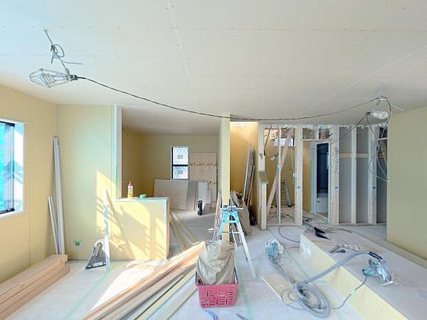 リビングで子供が走ってる姿を見ながら、大きなソファやダイニングテーブルでゆったり食事をしたりくつろぎたい。そんな夢が叶えられる空間です！