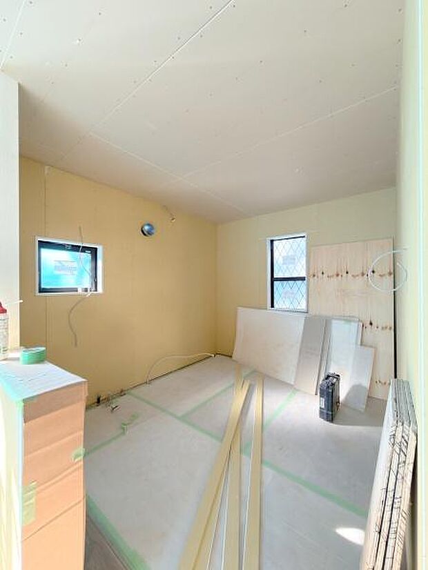 ご家族みんなで調理ができる位のスペースを実現したキッチン空間となっております。みんなで作った料理を召し上がりながらの会話は至福のひとときになるはずです。