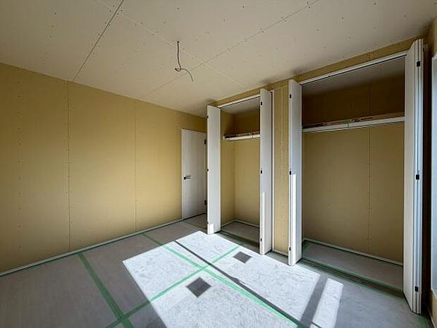 収納付の洋室です。