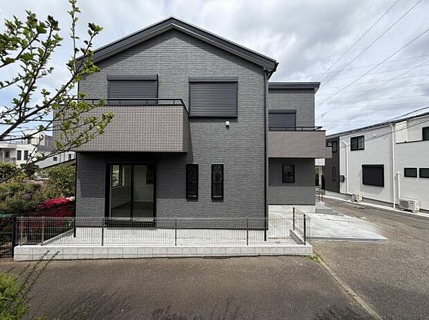 リビングで子供が走ってる姿を見ながら、大きなソファやダイニングテーブルでゆったり食事をしたりくつろぎたい。そんな夢が叶えられる空間です！