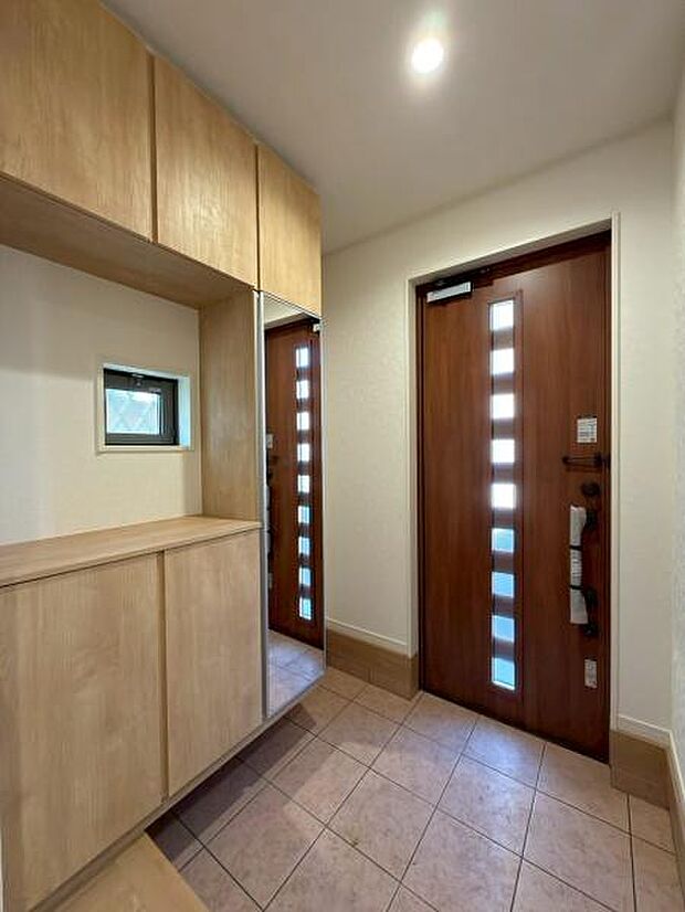 シューズボックスと玄関です。