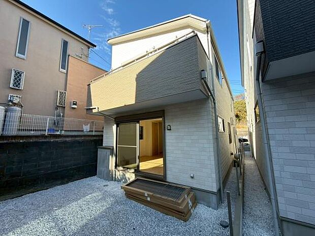 お庭側からの1枚です。