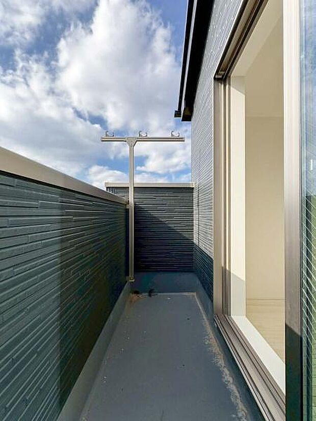 バルコニーです!日当たりが良く冬でも洗濯物がよく乾きそうです!