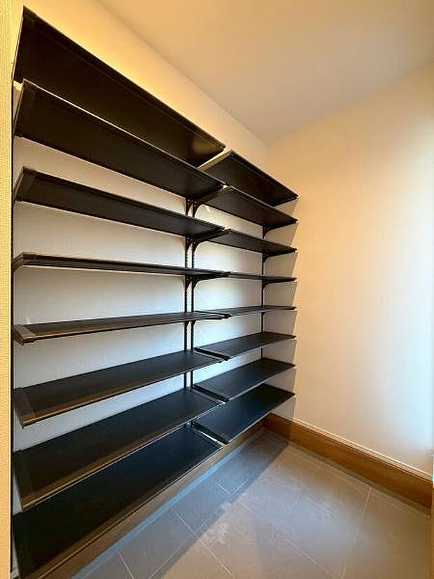 玄関のシューズクロークです。大容量です。