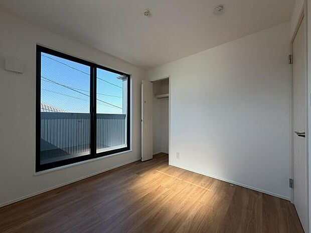 一人ひとりの大切なプライベート空間。趣味・感性で個性的に飾って頂けるようシンプルに。ゆとりある広さで、一人の時間をゆったりと過ごせる安らぐお部屋になるはずです。