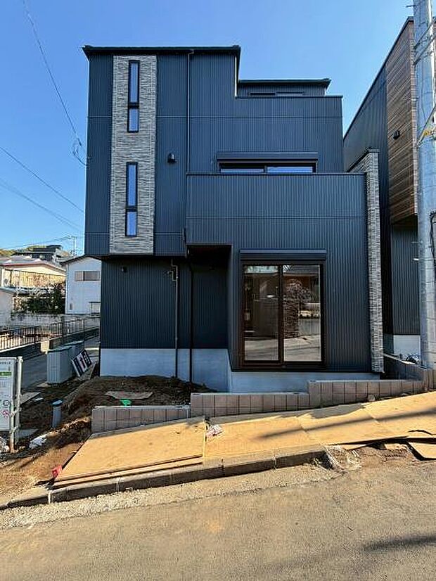 マイホームを持つ幸せを存分に感じる陽当たり、開放感。痛風良好!流行に左右されず、将来にわたって価値が継続する「上質」な佇まいです。