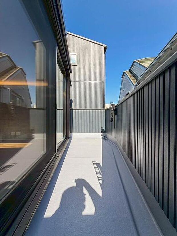 2Fのバルコニーです!日当たりが良く冬でも洗濯物がよく乾きそうです!