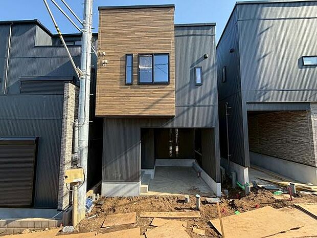 カースペースもございます。駐車場代がかからないのは戸建ての良いところですね。